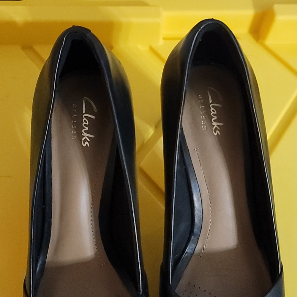 Clarks Artisans - image 2